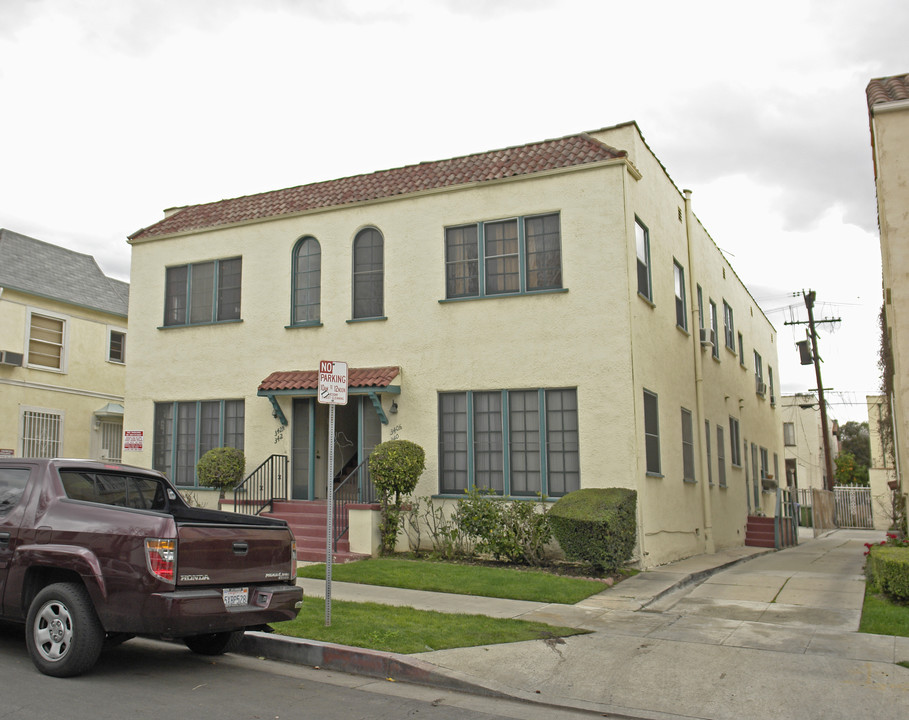 340 N Orange Grove Ave in Los Angeles, CA - Building Photo