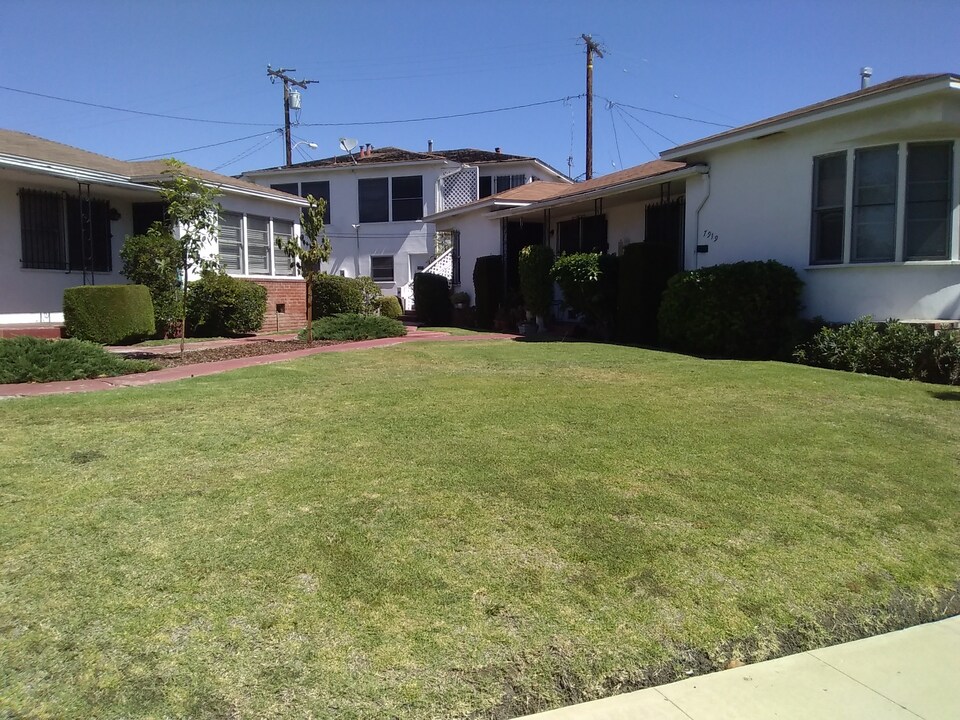 2303 W 80th St in Inglewood, CA - Building Photo