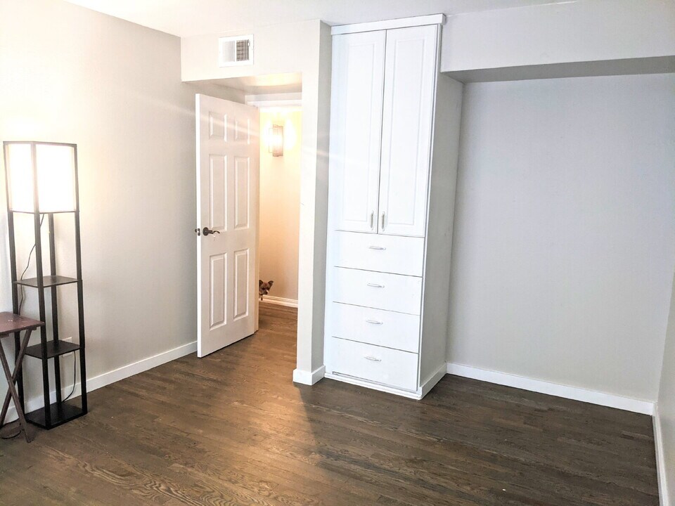 8555 Fairmount Dr in Denver, CO - Building Photo