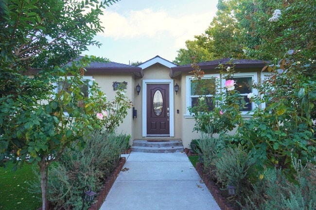 property at 914 Alberni St