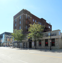 Carlisle Square in St Catharines, ON - Building Photo - Building Photo