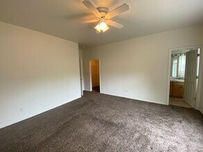 380 SE Soft Tail Loop in Bend, OR - Building Photo - Building Photo