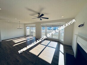 199 Crestfield Ct in St. Charles, MO - Foto de edificio - Building Photo