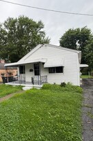 975 Clifford Ave in Akron, OH - Building Photo