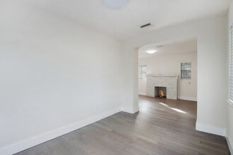 522 NW 47th Terrace in Miami, FL - Building Photo - Building Photo