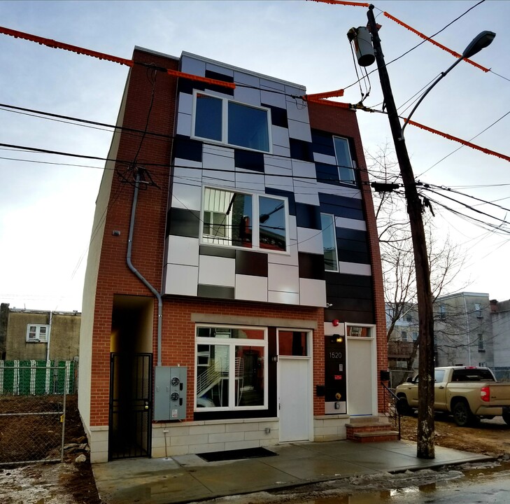 1520 W Seybert St in Philadelphia, PA - Building Photo