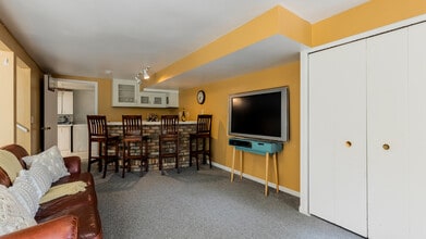 5099 Wardcliff Dr in East Lansing, MI - Foto de edificio - Building Photo