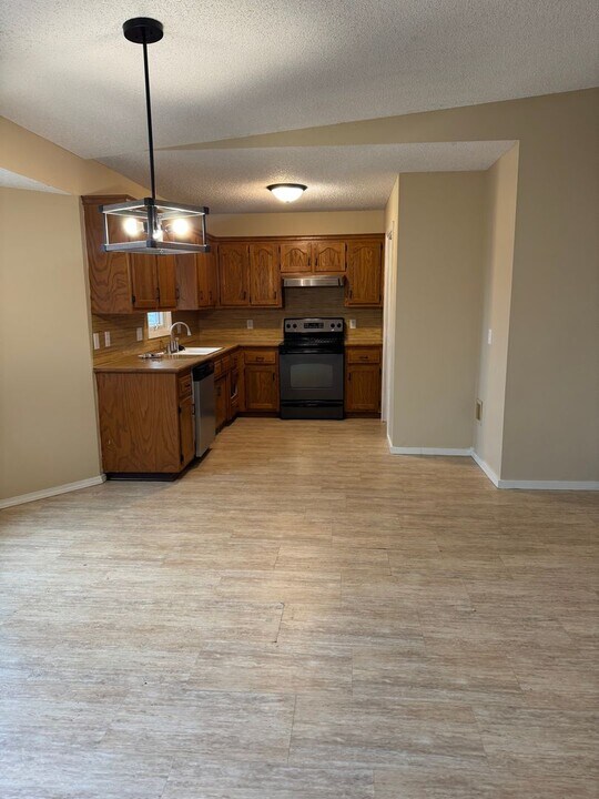 5424 S Stonegate Ave in Springfield, MO - Building Photo