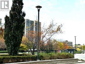 2 Eva Rd in Toronto, ON - Building Photo - Building Photo