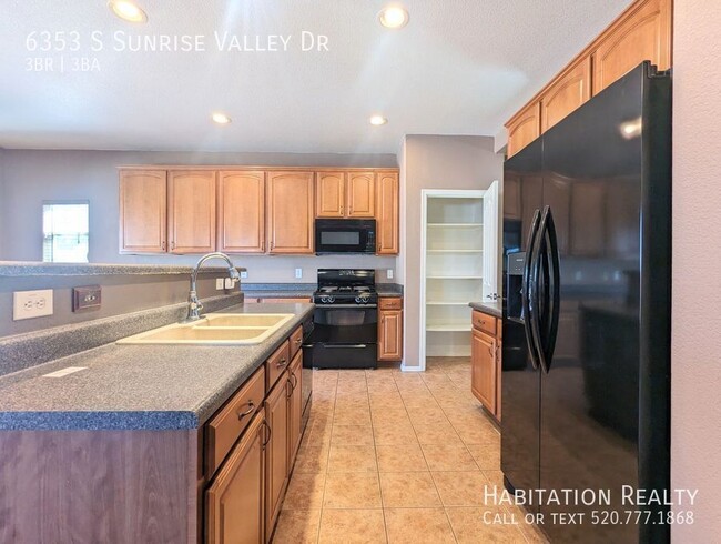 6353 S Sunrise Valley Dr in Tucson, AZ - Building Photo - Building Photo