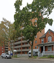 Grant Towers in Hamilton, ON - Building Photo - Building Photo