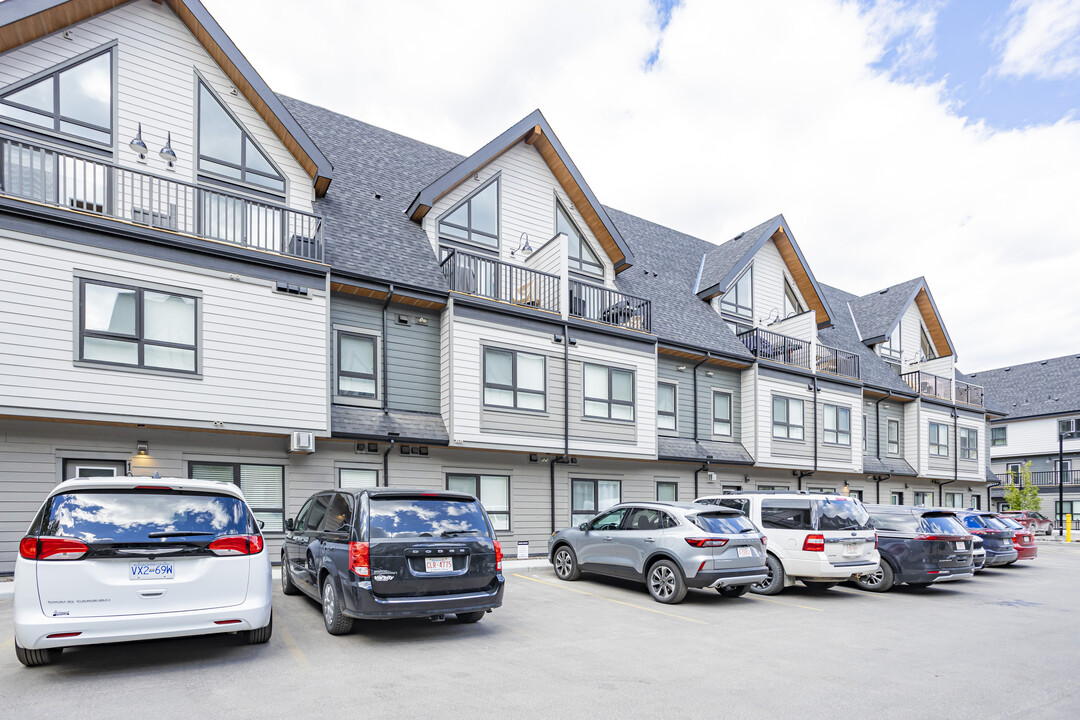 501 Bow Valley Trl in Canmore, AB - Building Photo