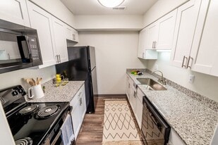 Governor Square in Carmel, IN - Building Photo