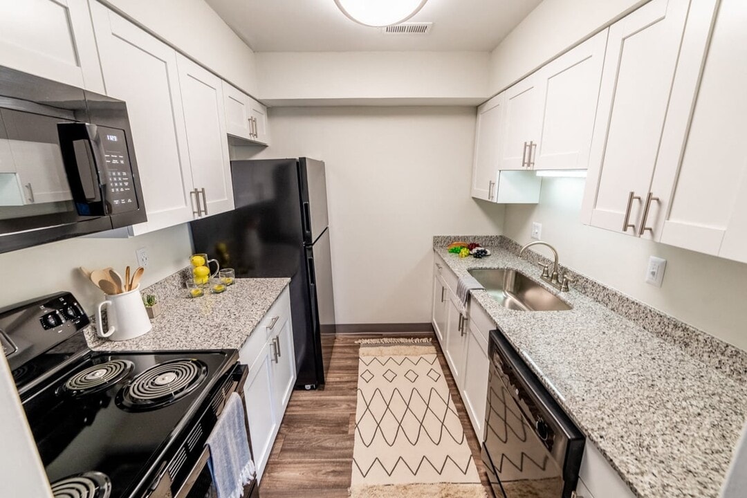 Governor Square in Carmel, IN - Building Photo