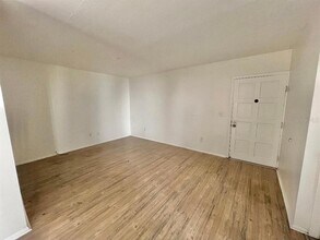 4611 W North B St in Tampa, FL - Building Photo - Building Photo