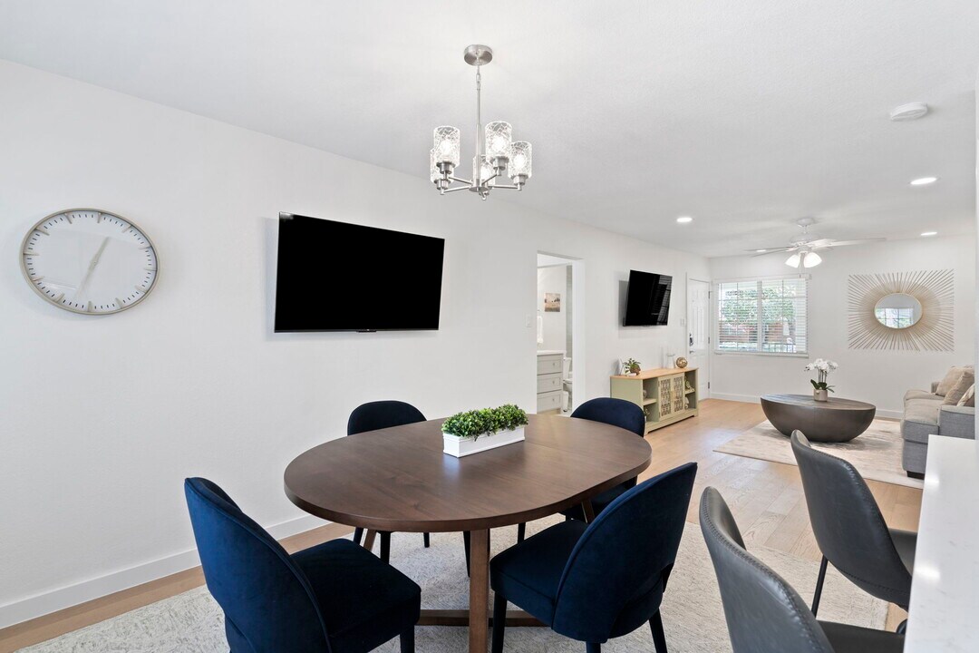 6503 Ravendale Ln in Dallas, TX - Building Photo