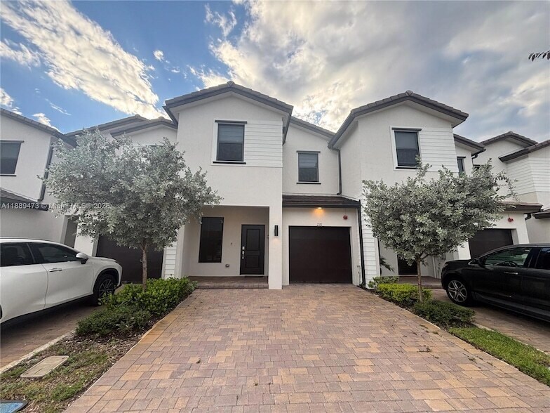 218 SW 159th Ct in Pembroke Pines, FL - Building Photo