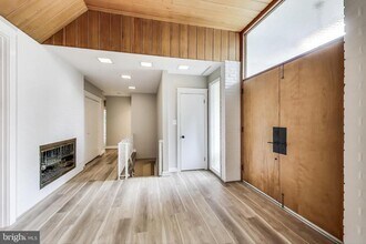 1426 Carrington Ln in Vienna, VA - Building Photo - Building Photo