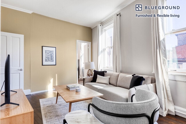 302 W 11th St in New York, NY - Building Photo - Building Photo