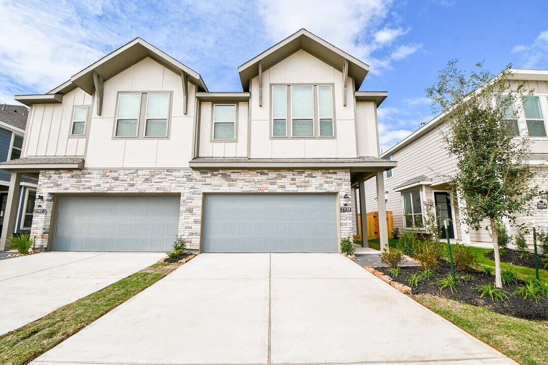 21138 Castroville Way in Cypress, TX - Building Photo