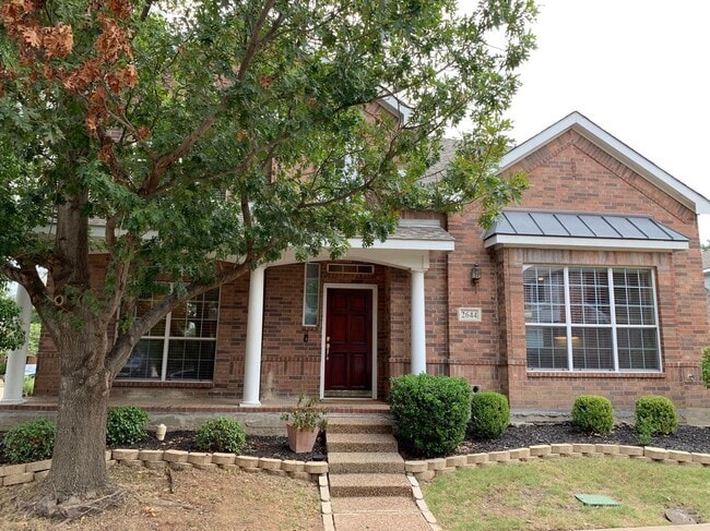 property at 2644 Dunbar Dr