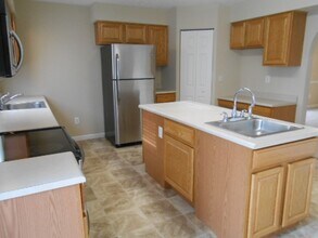 90 Knights Bridge Dr N in Pickerington, OH - Foto de edificio - Building Photo