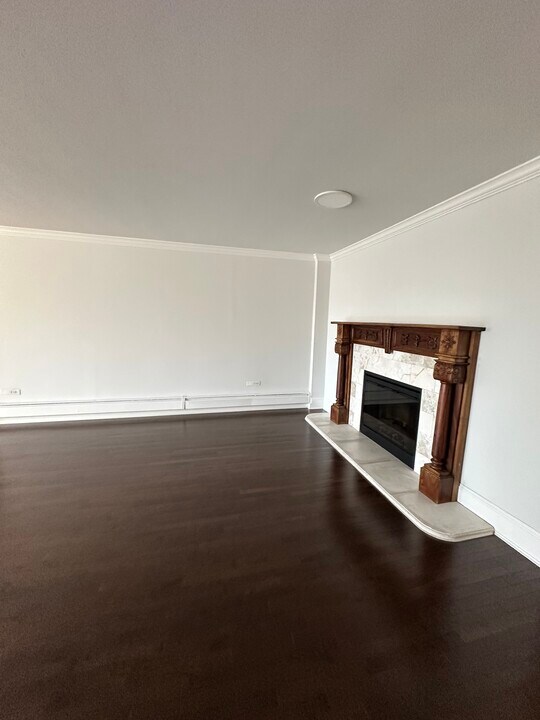 1350 N Dearborn St, Unit 2BD in Chicago, IL - Building Photo