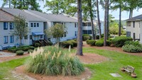 River Crossing Apartments in Thunderbolt, GA - Foto de edificio - Building Photo