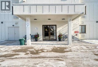 135 Base Line Rd W in London, ON - Building Photo - Building Photo