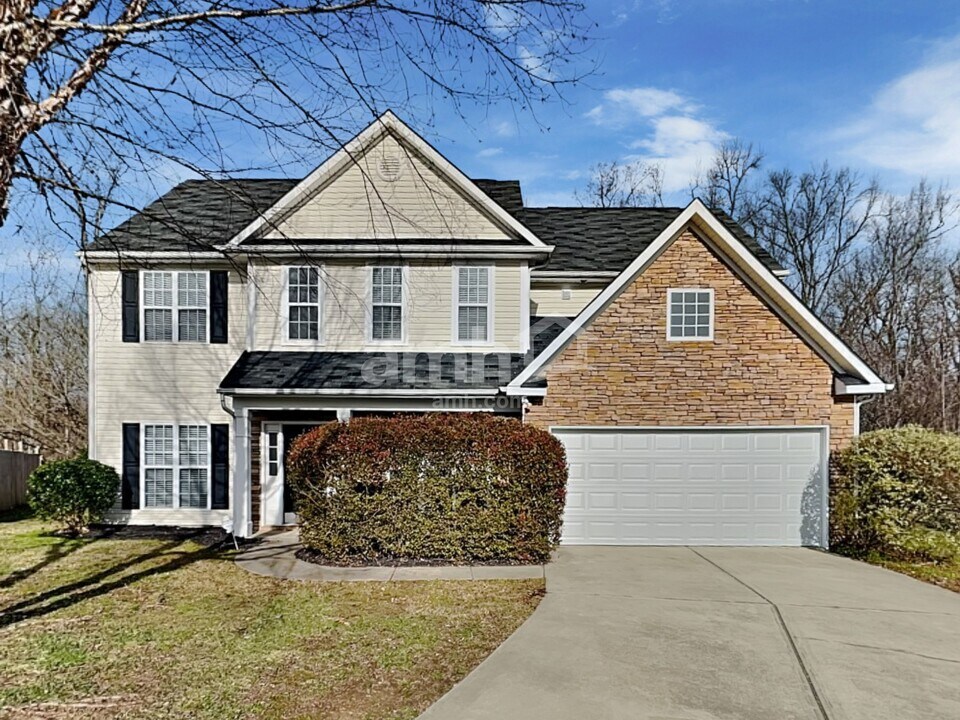 1045 Reigate Rd in Charlotte, NC - Foto de edificio