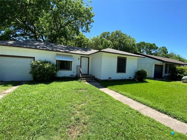 property at 1806 N Culberson St