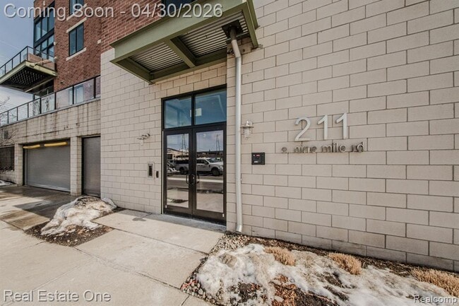 211 E 9 Mile Rd in Ferndale, MI - Building Photo - Building Photo