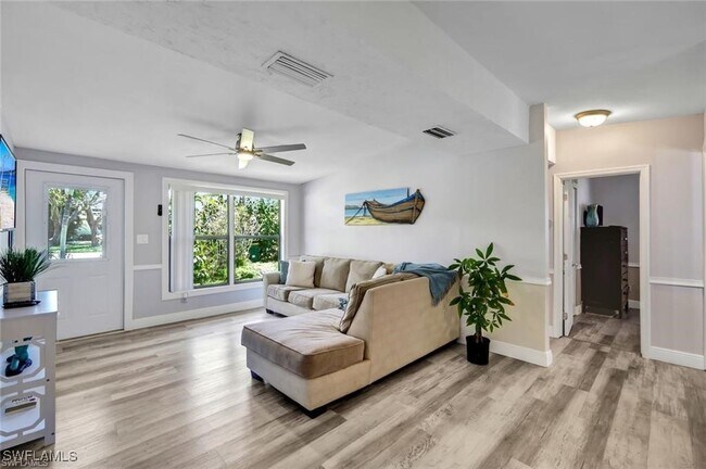 property at 2047 Harbor Ln