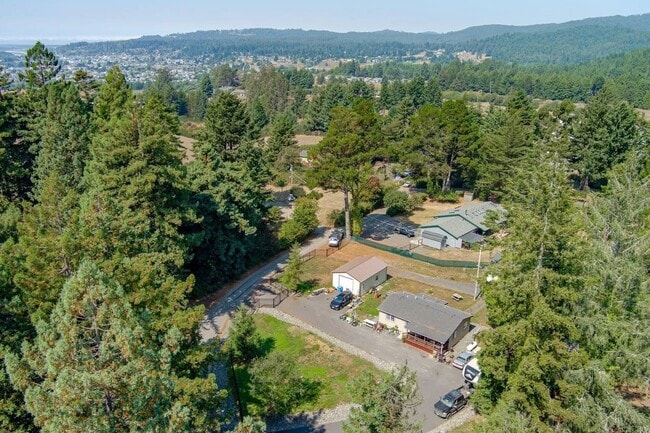 3331 Rancheria Rd, Unit Main in Fortuna, CA - Foto de edificio - Building Photo