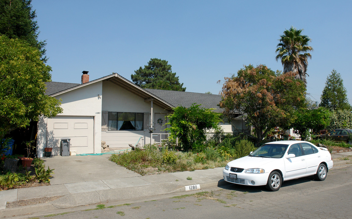 1280 Martha Way in Santa Rosa, CA - Building Photo