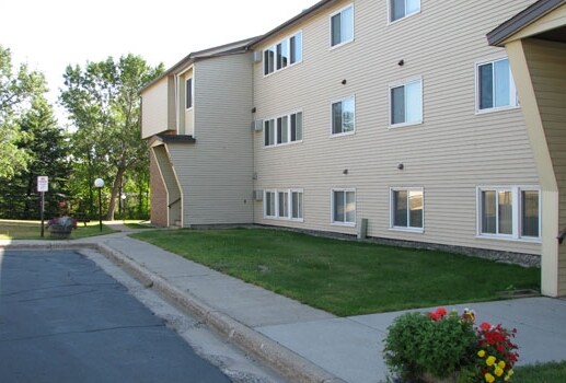 Eastview Apartments in Eveleth, MN - Foto de edificio - Building Photo