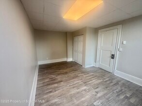 102 Delaware Ave in Olyphant, PA - Building Photo - Building Photo