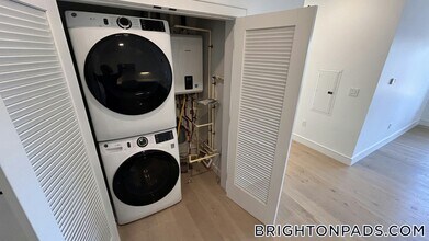 50 Leo M Birmingham Pkwy in Boston, MA - Foto de edificio - Building Photo