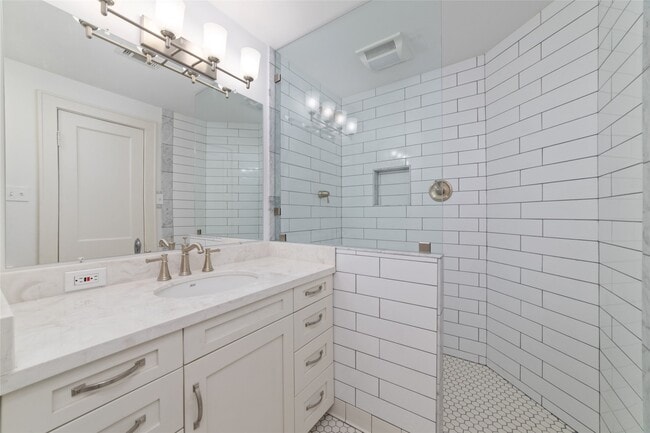 property at 2907 Albany St