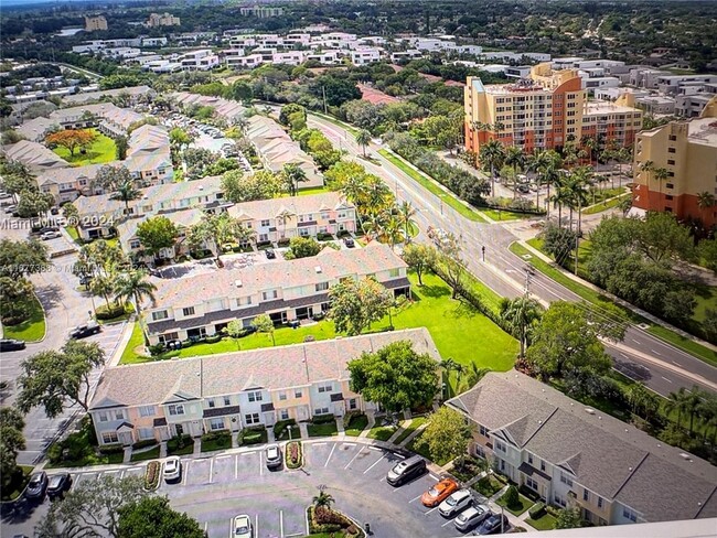 16639 Hemingway Dr in Weston, FL - Building Photo - Building Photo