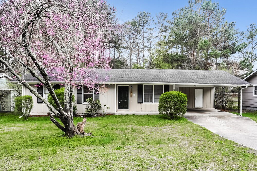 2820 Foxlair Trail in College Park, GA - Building Photo