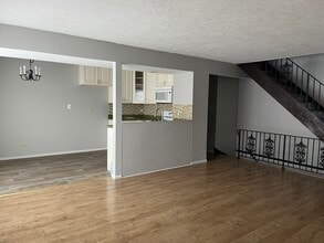 430 Inverrary Ln in Deerfield, IL - Building Photo - Building Photo