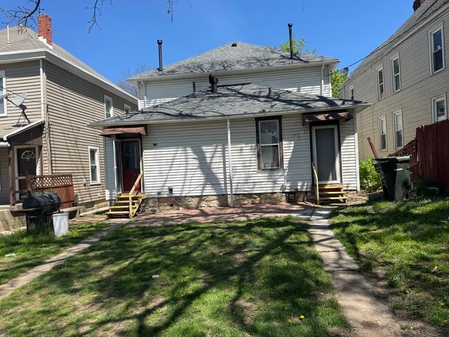 65 W Blake Ave in Columbus, OH - Building Photo - Building Photo