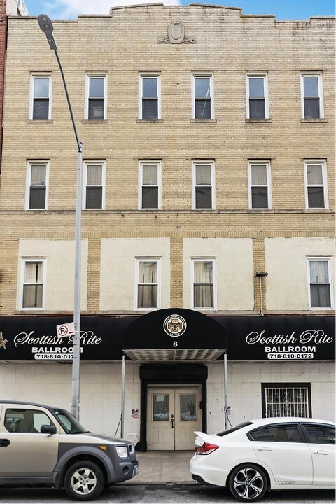 8 Howard Ave in Brooklyn, NY - Building Photo