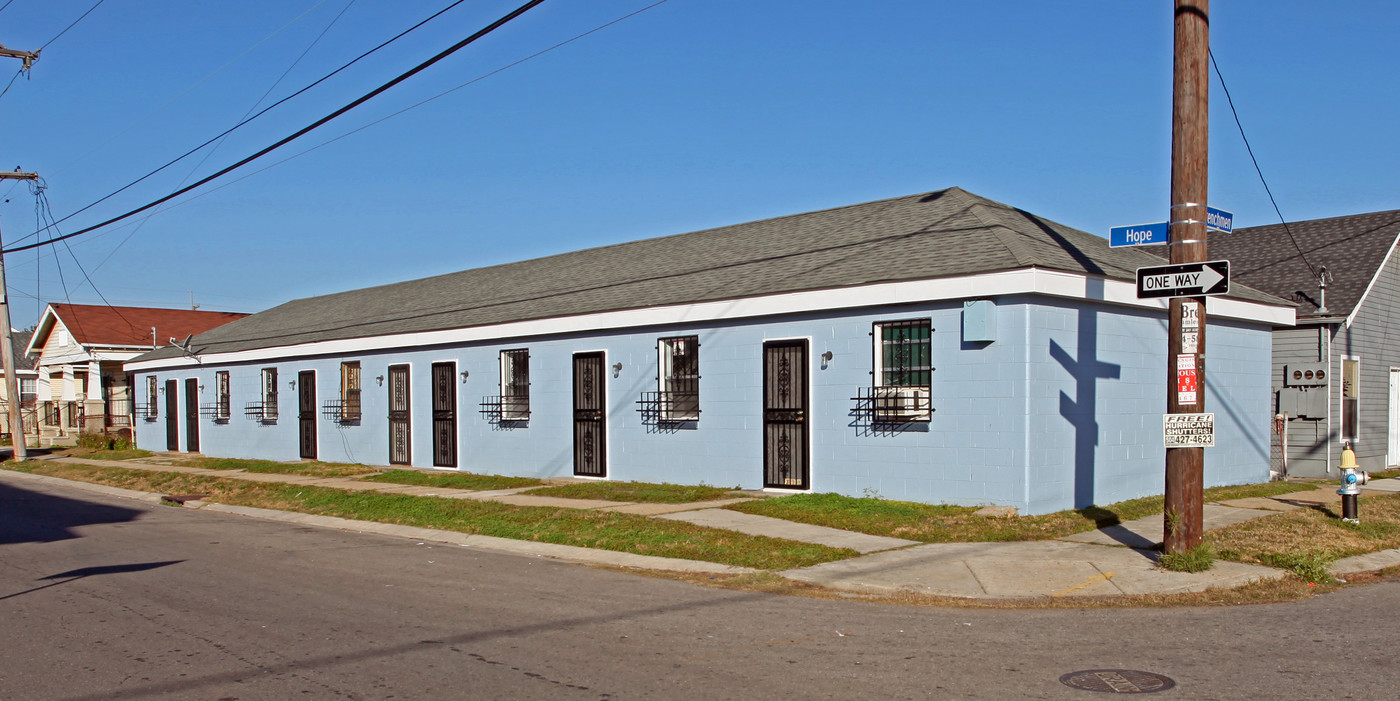 2700 Frenchmen St in New Orleans, LA - Foto de edificio