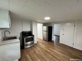 81 Springdale Ave in Meriden, CT - Building Photo