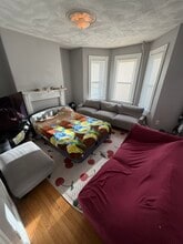 121 Hillside St, Unit 2 in Boston, MA - Foto de edificio - Building Photo