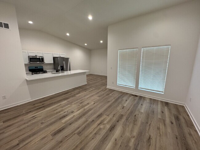 5375 N Pinecrest Ct in Bel Aire, KS - Building Photo - Building Photo