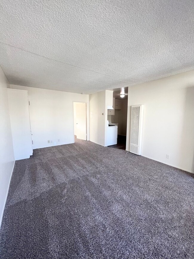EMERALD in Torrance, CA - Building Photo - Interior Photo
