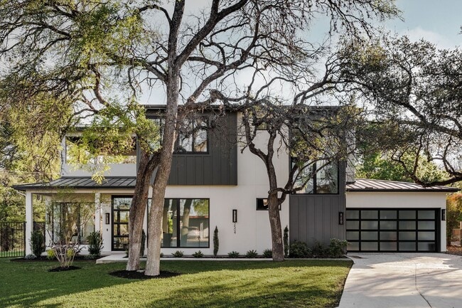 property at 2504 Bluffview Dr